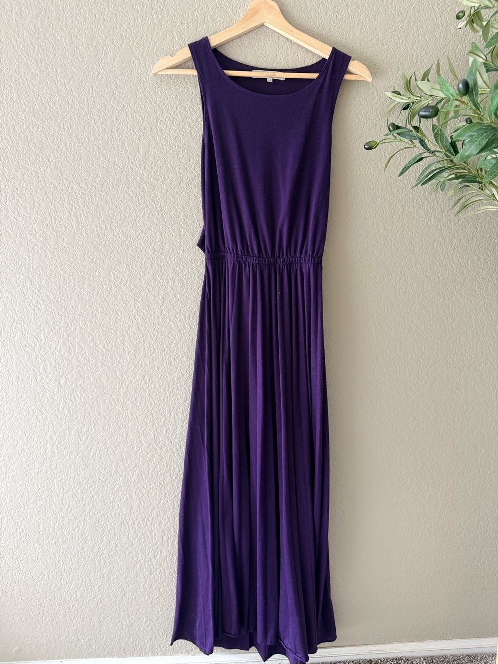 Sleeveless Purple Maxi Dress - Classic Jersey Silhouette